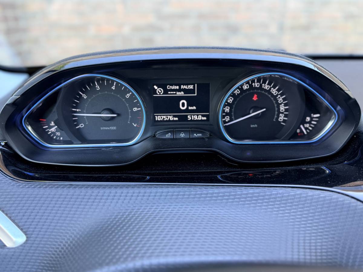 Peugeot 2008 PEUGEOT 2008 1.2 PureTech Allure·Climate·Cruise·Bluetooth·17 inch velgen