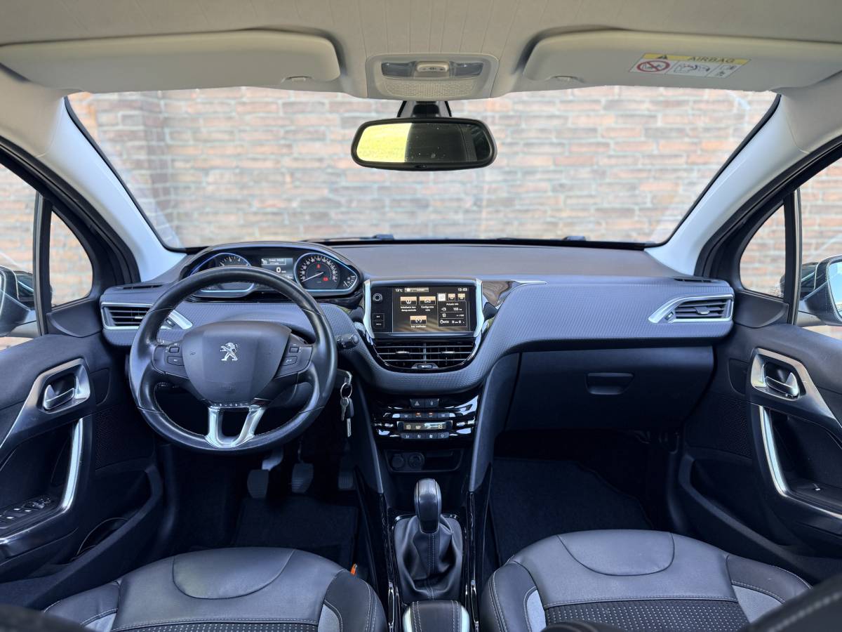 Peugeot 2008 PEUGEOT 2008 1.2 PureTech Allure·Climate·Cruise·Bluetooth·17 inch velgen
