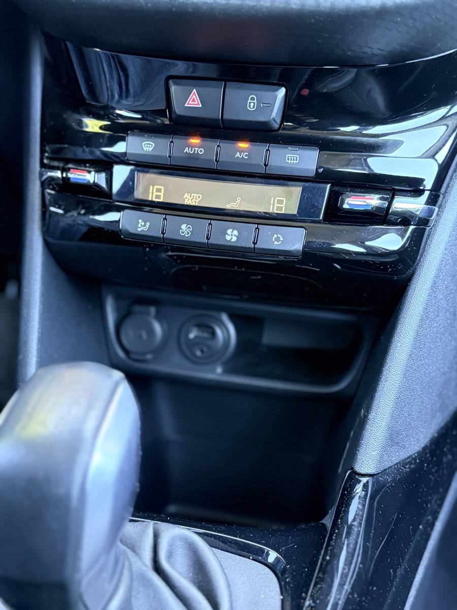 Peugeot 2008 PEUGEOT 2008 1.2 PureTech Allure·Climate·Cruise·Bluetooth·17 inch velgen