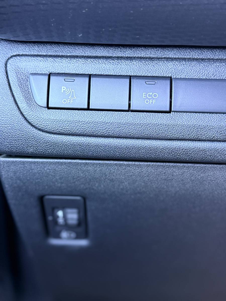 Peugeot 2008 PEUGEOT 2008 1.2 PureTech Allure·Climate·Cruise·Bluetooth·17 inch velgen