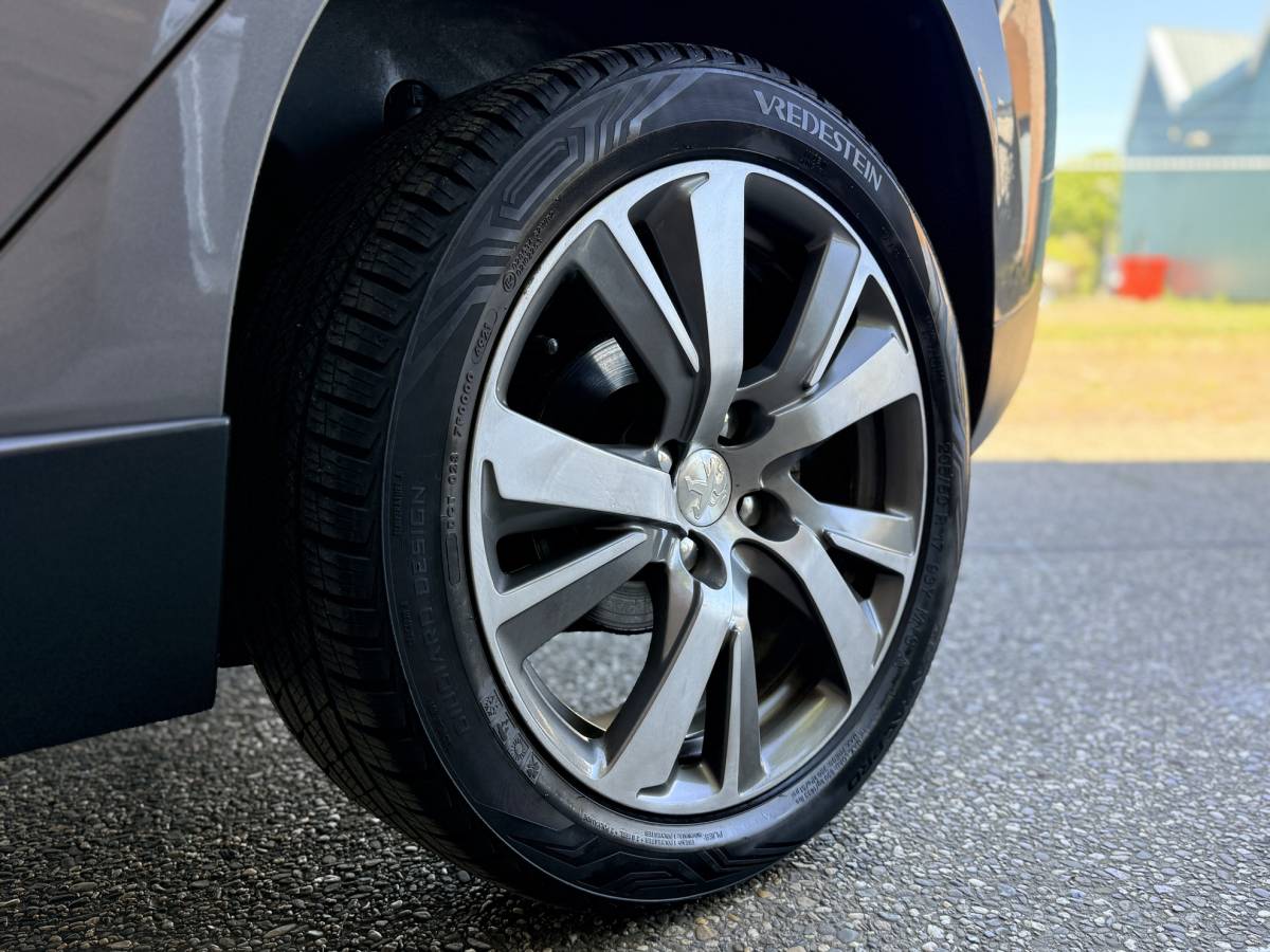 Peugeot 2008 PEUGEOT 2008 1.2 PureTech Allure·Climate·Cruise·Bluetooth·17 inch velgen
