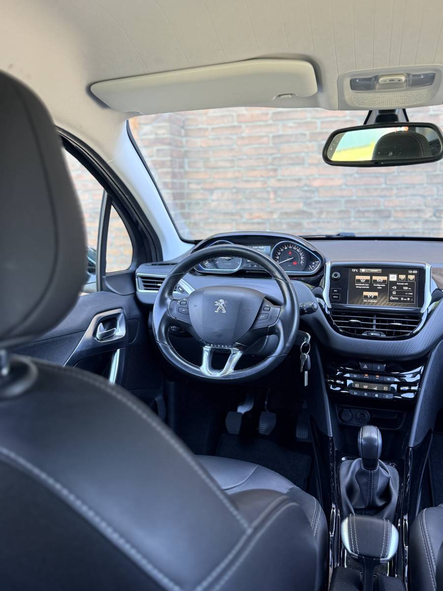 Peugeot 2008 PEUGEOT 2008 1.2 PureTech Allure·Climate·Cruise·Bluetooth·17 inch velgen