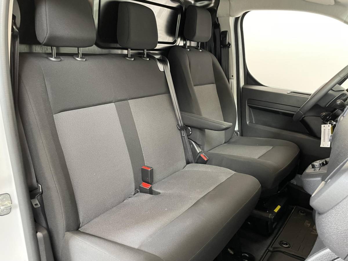 Opel Vivaro Opel Vivaro 145pk Automaat L2H1 Sport Edition Navigatie Trekhaak Cruise control Airco 3-zits Euro6