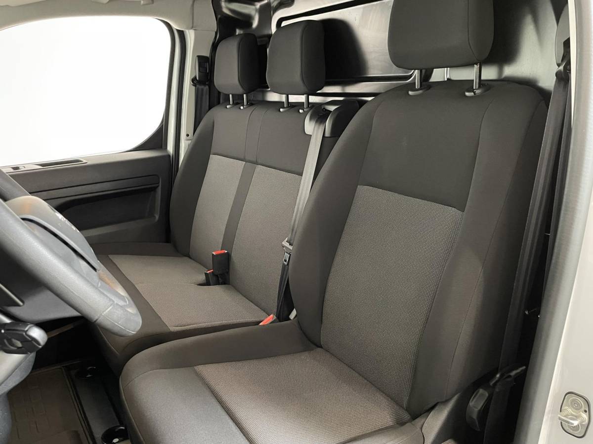 Opel Vivaro Opel Vivaro 145pk Automaat L2H1 Sport Edition Navigatie Trekhaak Cruise control Airco 3-zits Euro6