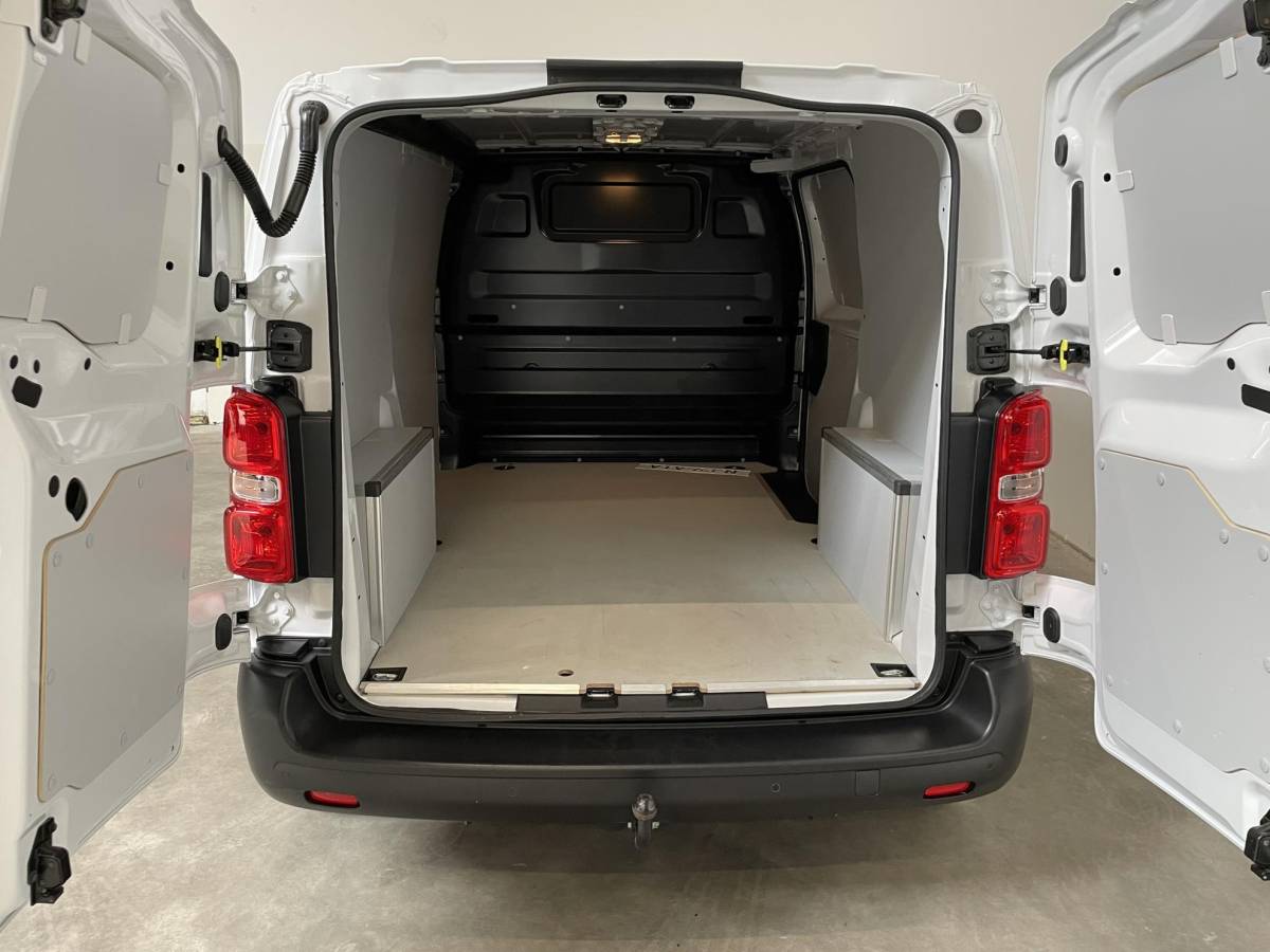 Opel Vivaro Opel Vivaro 145pk Automaat L2H1 Sport Edition Navigatie Trekhaak Cruise control Airco 3-zits Euro6