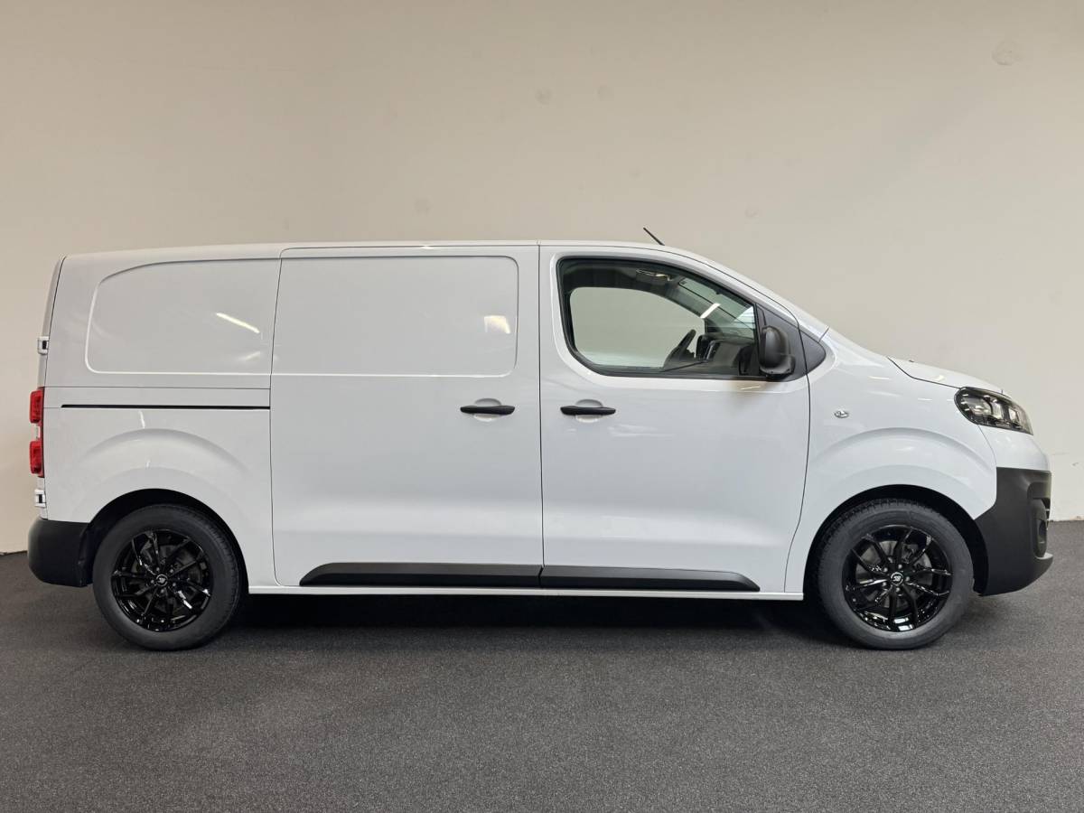 Opel Vivaro Opel Vivaro 145pk Automaat L2H1 Sport Edition Navigatie Trekhaak Cruise control Airco 3-zits Euro6