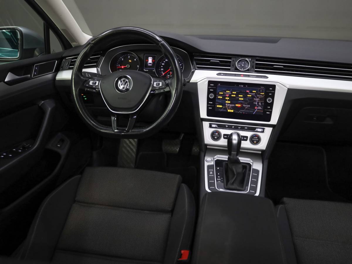 Volkswagen Passat Volkswagen Passat Variant 1.6 TDI Comfortline | elektrische trekhaak | Navigatie | Achteruitrijcamera | Adaptive cruise control |
