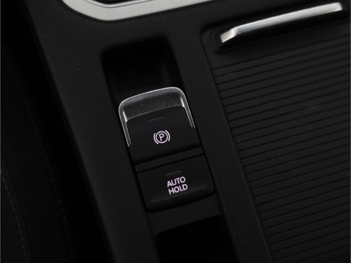 Volkswagen Passat Volkswagen Passat Variant 1.6 TDI Comfortline | elektrische trekhaak | Navigatie | Achteruitrijcamera | Adaptive cruise control |