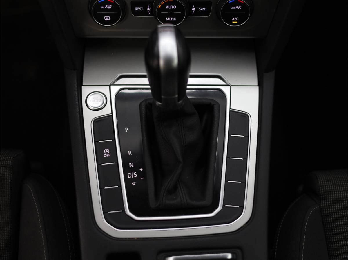 Volkswagen Passat Volkswagen Passat Variant 1.6 TDI Comfortline | elektrische trekhaak | Navigatie | Achteruitrijcamera | Adaptive cruise control |