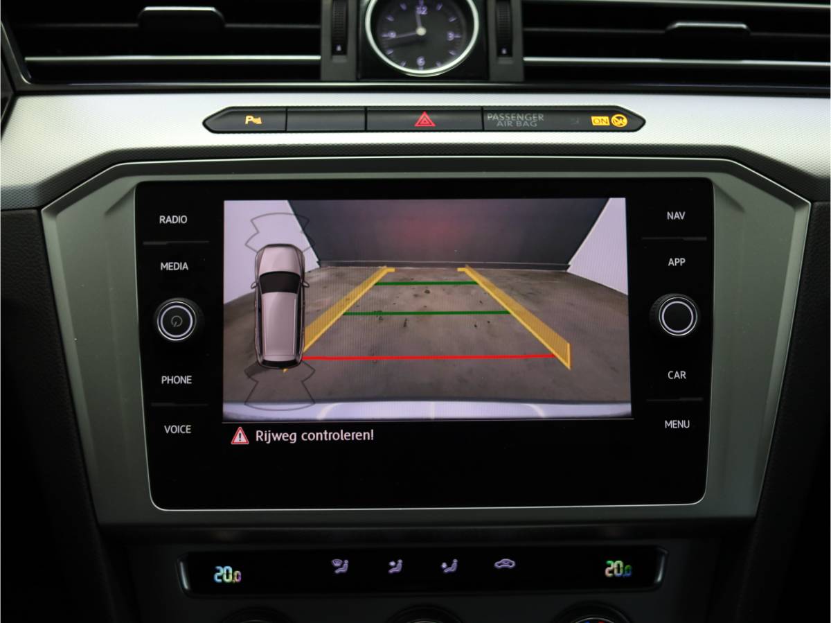Volkswagen Passat Volkswagen Passat Variant 1.6 TDI Comfortline | elektrische trekhaak | Navigatie | Achteruitrijcamera | Adaptive cruise control |