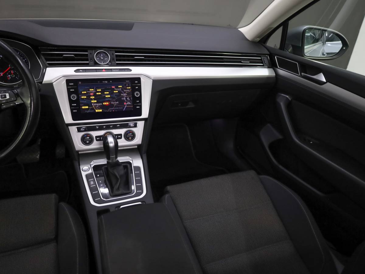 Volkswagen Passat Volkswagen Passat Variant 1.6 TDI Comfortline | elektrische trekhaak | Navigatie | Achteruitrijcamera | Adaptive cruise control |