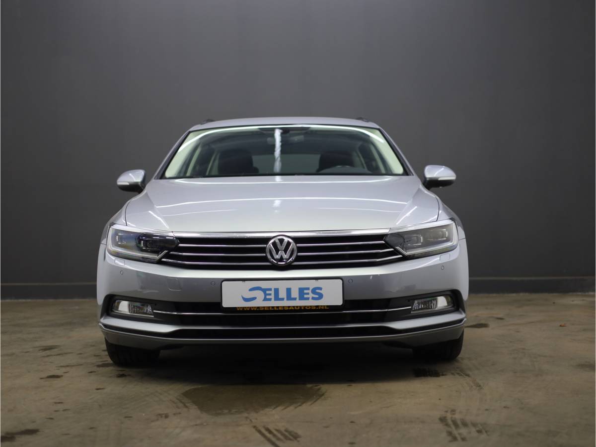 Volkswagen Passat Volkswagen Passat Variant 1.6 TDI Comfortline | elektrische trekhaak | Navigatie | Achteruitrijcamera | Adaptive cruise control |