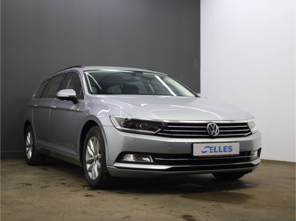 Volkswagen Passat Volkswagen Passat Variant 1.6 TDI Comfortline | elektrische trekhaak | Navigatie | Achteruitrijcamera | Adaptive cruise control |