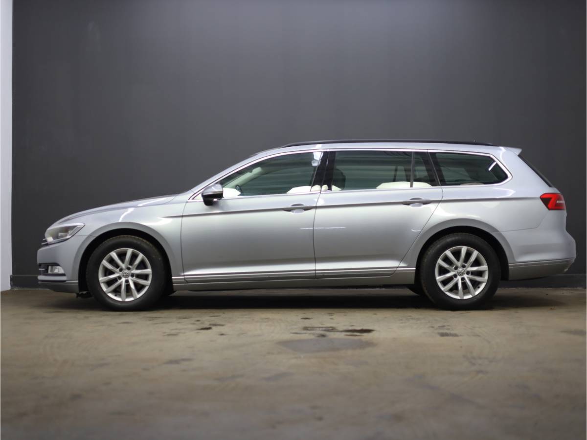 Volkswagen Passat Volkswagen Passat Variant 1.6 TDI Comfortline | elektrische trekhaak | Navigatie | Achteruitrijcamera | Adaptive cruise control |