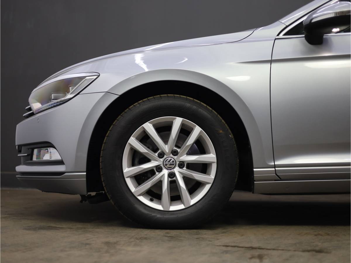 Volkswagen Passat Volkswagen Passat Variant 1.6 TDI Comfortline | elektrische trekhaak | Navigatie | Achteruitrijcamera | Adaptive cruise control |