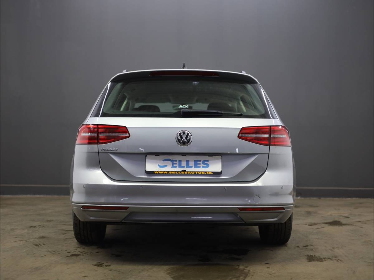 Volkswagen Passat Volkswagen Passat Variant 1.6 TDI Comfortline | elektrische trekhaak | Navigatie | Achteruitrijcamera | Adaptive cruise control |