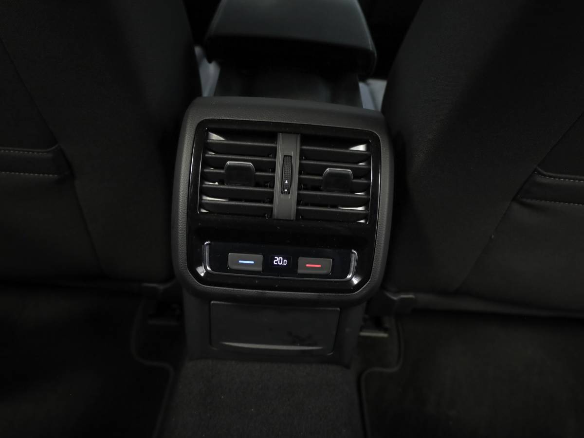 Volkswagen Passat Volkswagen Passat Variant 1.6 TDI Comfortline | elektrische trekhaak | Navigatie | Achteruitrijcamera | Adaptive cruise control |