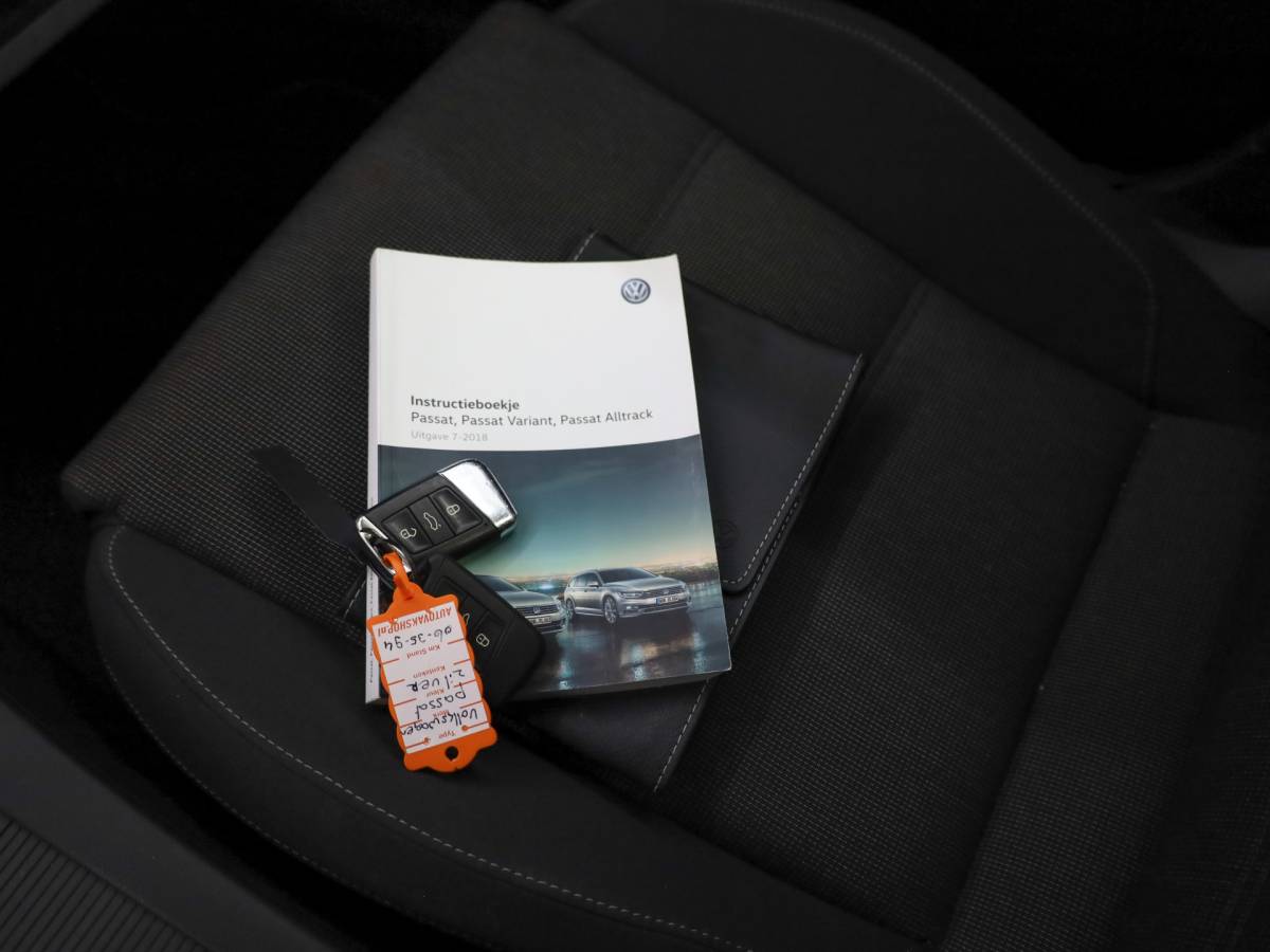 Volkswagen Passat Volkswagen Passat Variant 1.6 TDI Comfortline | elektrische trekhaak | Navigatie | Achteruitrijcamera | Adaptive cruise control |