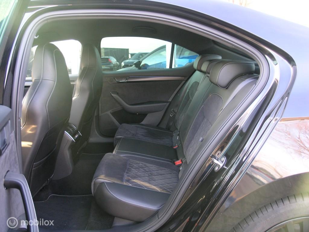 Škoda Superb Skoda Superb 1.5 TSI ACT Sportline Full Options ACC/Virtual-CP