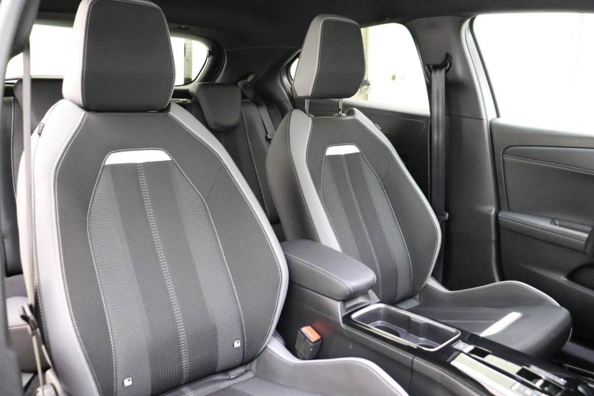 Opel Mokka Opel Mokka 1.2 Turbo GS 130 PK Automaat | Navigatie | Camera | Climate control | DAB Radio | Zwart dak | Getint glas | Lichtmetalen velgen Black