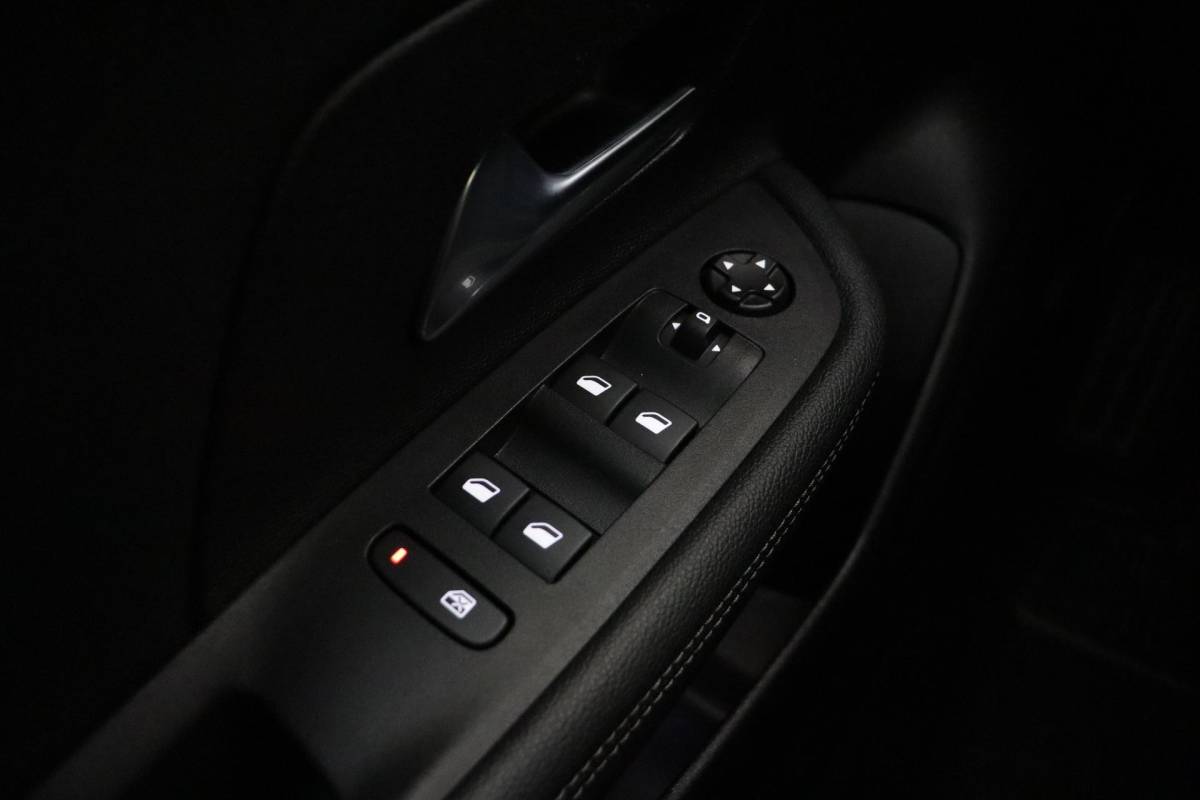 Opel Mokka Opel Mokka 1.2 Turbo GS 130 PK Automaat | Navigatie | Camera | Climate control | DAB Radio | Zwart dak | Getint glas | Lichtmetalen velgen Black
