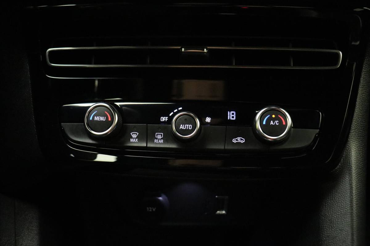 Opel Mokka Opel Mokka 1.2 Turbo GS 130 PK Automaat | Navigatie | Camera | Climate control | DAB Radio | Zwart dak | Getint glas | Lichtmetalen velgen Black