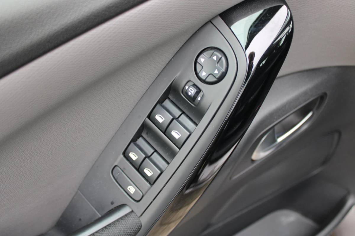 Citroën Grand C4 Picasso Citroen Grand C4 Picasso 1.2 PureTech BUSINESS-uitv 7-PERSOONS/CLIMA AIRCO/LM-VELG/NAVIGATIE/ISOFIX/CRUISECONTROL/TREKHAAK/USB+AUX