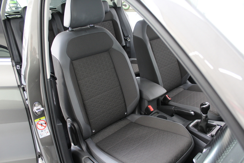 Volkswagen T-Cross Volkswagen T-Cross 1.0 TSI R-LINE 116PK, RIJKLAAR!! CAMERA | NAVI | CARPLAY | CRUISE