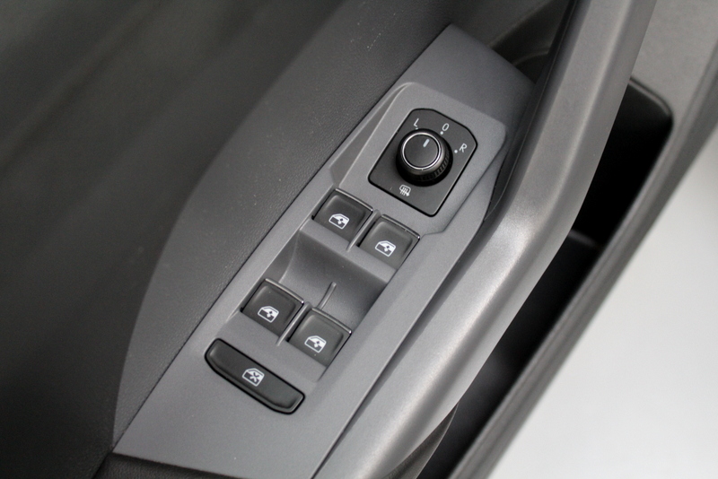 Volkswagen T-Cross Volkswagen T-Cross 1.0 TSI R-LINE 116PK, RIJKLAAR!! CAMERA | NAVI | CARPLAY | CRUISE