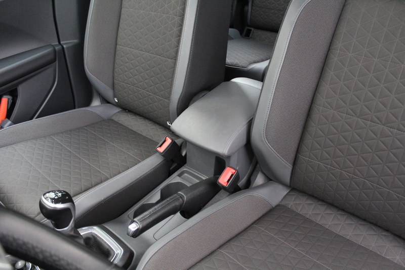 Volkswagen T-Cross Volkswagen T-Cross 1.0 TSI R-LINE 116PK, RIJKLAAR!! CAMERA | NAVI | CARPLAY | CRUISE