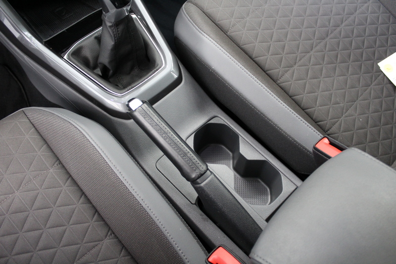 Volkswagen T-Cross Volkswagen T-Cross 1.0 TSI R-LINE 116PK, RIJKLAAR!! CAMERA | NAVI | CARPLAY | CRUISE