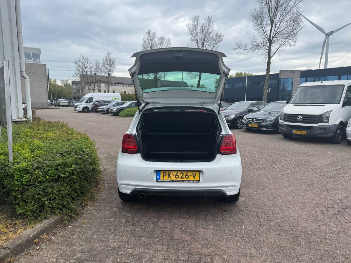 Volkswagen Polo Volkswagen Polo 1.2 TSI Comfortline Business R CARPLAY!!
