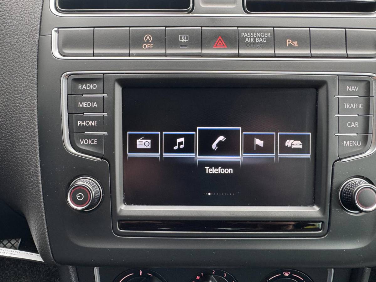 Volkswagen Polo Volkswagen Polo 1.2 TSI Comfortline Business R CARPLAY!!
