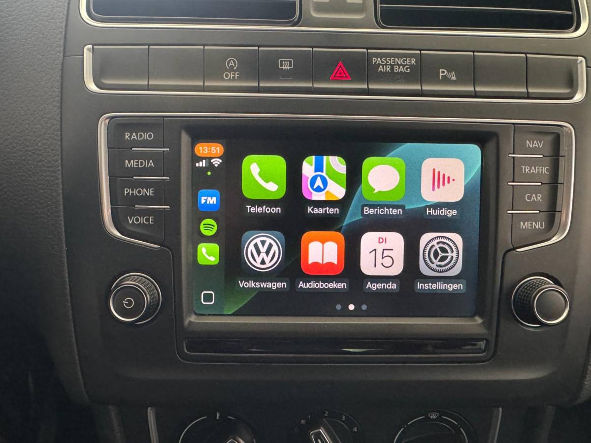 Volkswagen Polo Volkswagen Polo 1.2 TSI Comfortline Business R CARPLAY!!