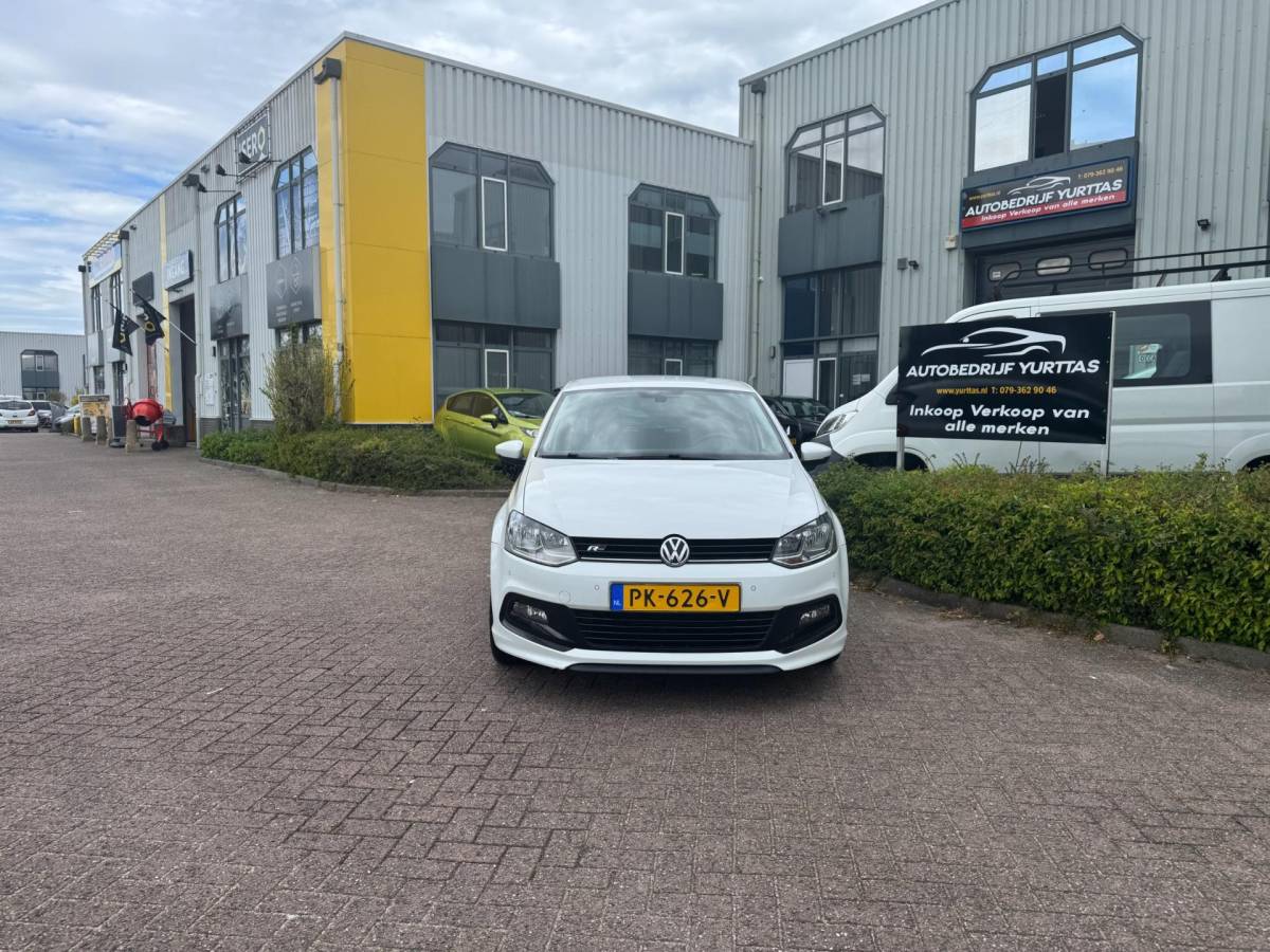 Volkswagen Polo Volkswagen Polo 1.2 TSI Comfortline Business R CARPLAY!!