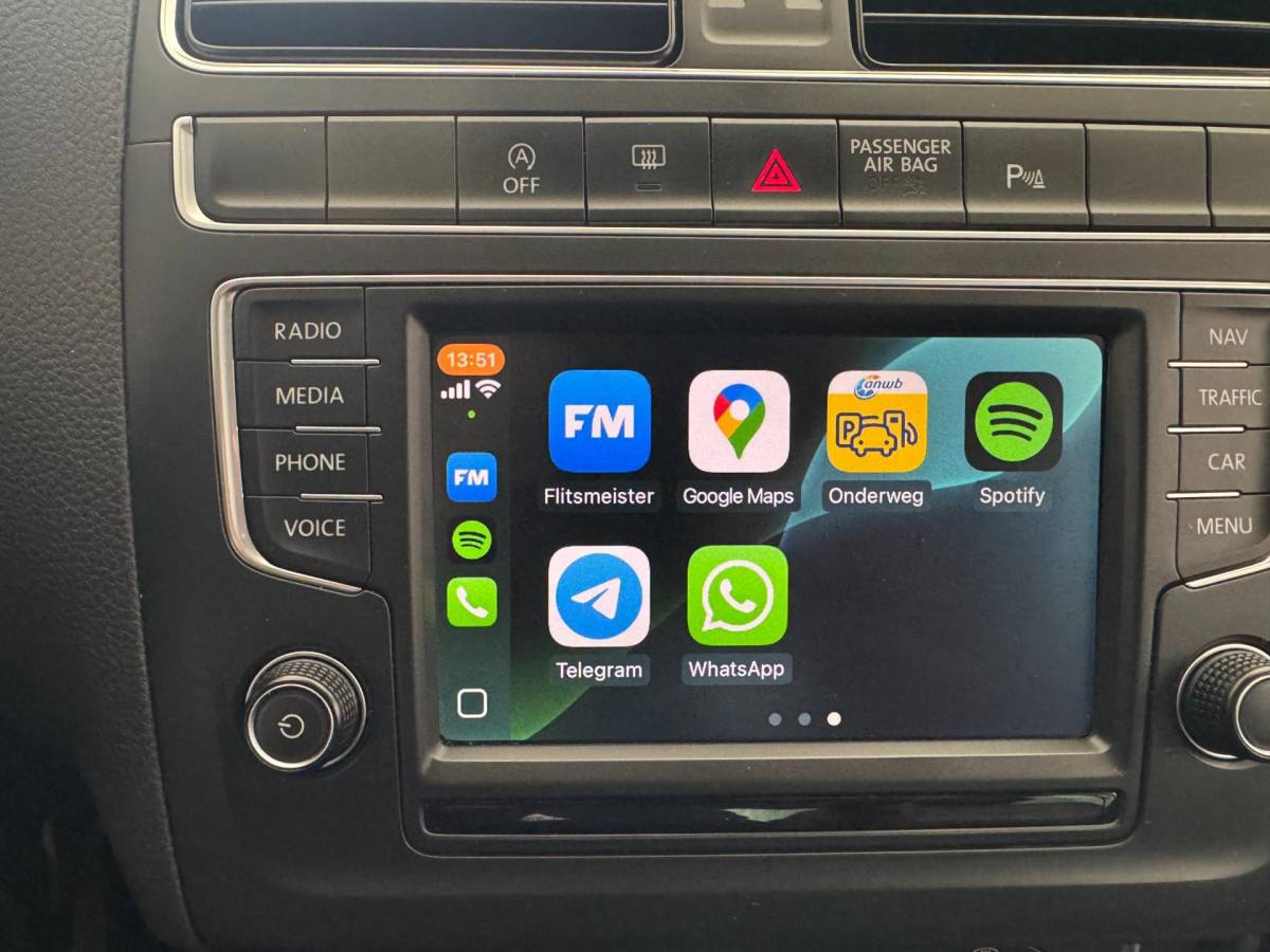 Volkswagen Polo Volkswagen Polo 1.2 TSI Comfortline Business R CARPLAY!!