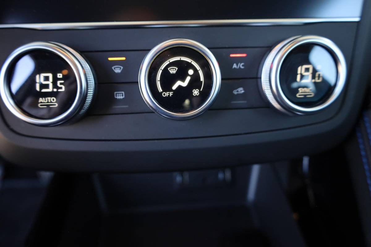 Renault Kadjar Renault Kadjar 1.3 TCe CAMERA DAB HALFLEER CARPLAY CRUISE NAVI CLIMA 2xPDC 17″LMV 2xKEYLESS ENZ.