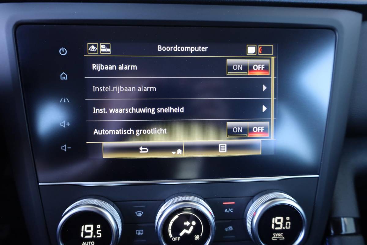 Renault Kadjar Renault Kadjar 1.3 TCe CAMERA DAB HALFLEER CARPLAY CRUISE NAVI CLIMA 2xPDC 17″LMV 2xKEYLESS ENZ.