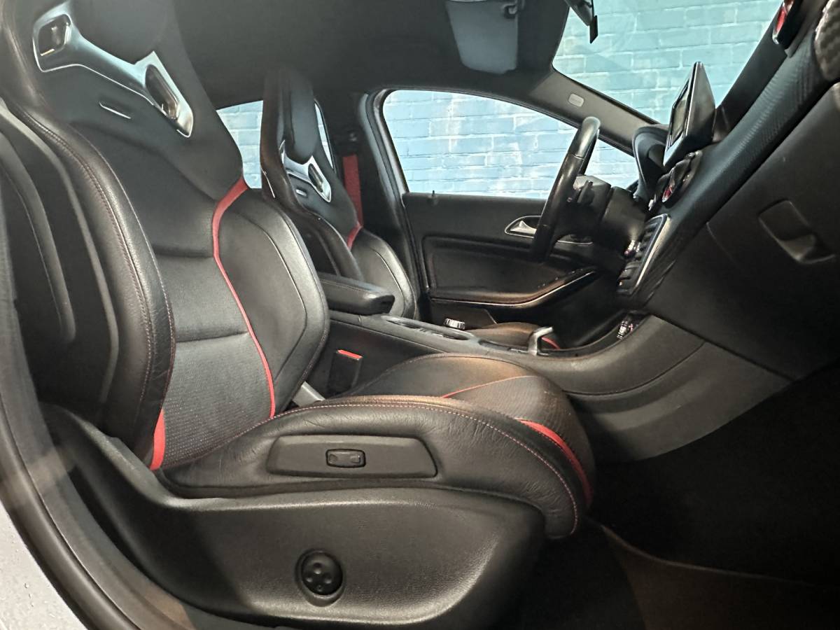 Mercedes-Benz A-Klasse Mercedes-Benz A-klasse AMG 45 4MATIC AMG SPORT / LEER / LMV /470pk Auto rijd goed