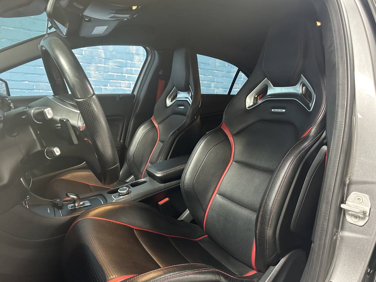 Mercedes-Benz A-Klasse Mercedes-Benz A-klasse AMG 45 4MATIC AMG SPORT / LEER / LMV /470pk Auto rijd goed