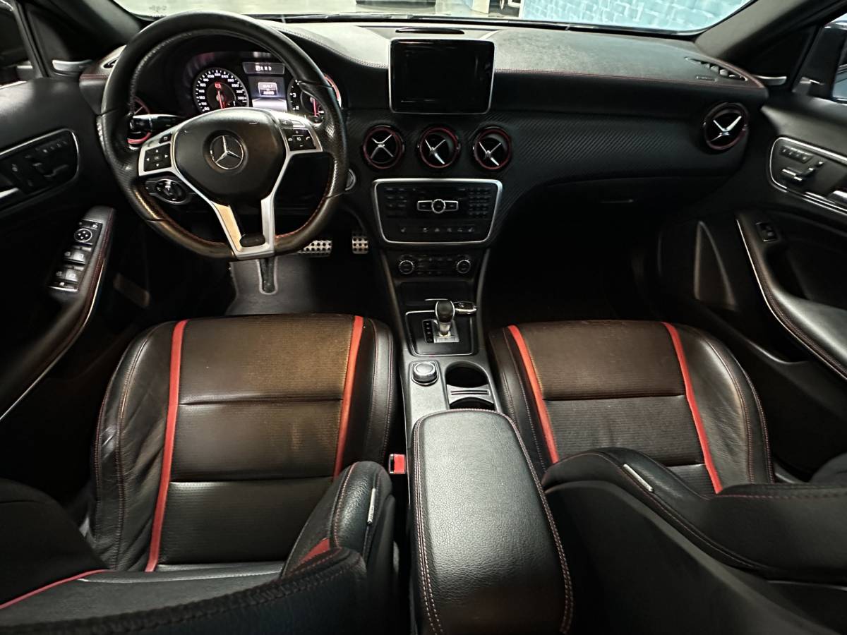 Mercedes-Benz A-Klasse Mercedes-Benz A-klasse AMG 45 4MATIC AMG SPORT / LEER / LMV /470pk Auto rijd goed