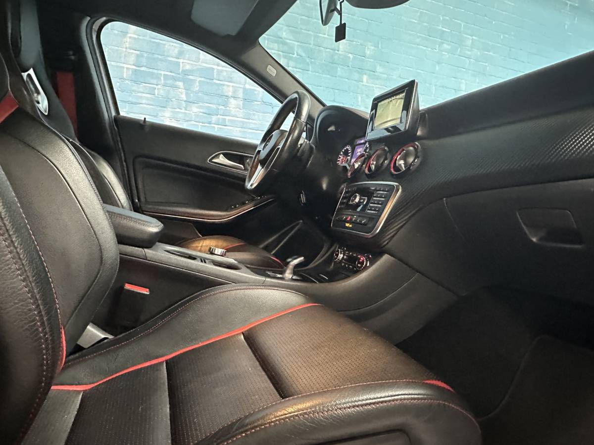 Mercedes-Benz A-Klasse Mercedes-Benz A-klasse AMG 45 4MATIC AMG SPORT / LEER / LMV /470pk Auto rijd goed
