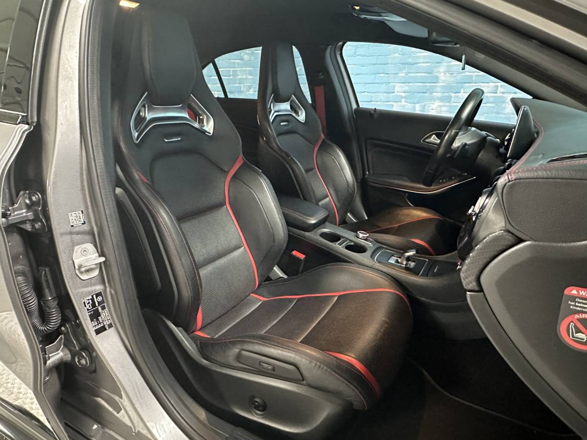 Mercedes-Benz A-Klasse Mercedes-Benz A-klasse AMG 45 4MATIC AMG SPORT / LEER / LMV /470pk Auto rijd goed