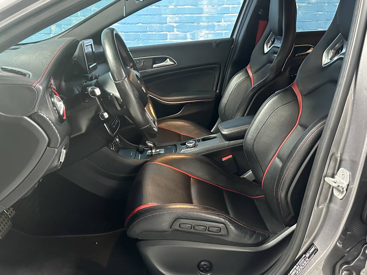 Mercedes-Benz A-Klasse Mercedes-Benz A-klasse AMG 45 4MATIC AMG SPORT / LEER / LMV /470pk Auto rijd goed