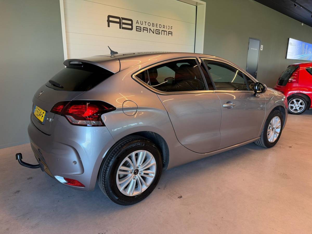 DS DS 4 DS 4 1.2 PureTech CHIC/APPLE CARPLAY/CLIMA AIRCO/NAVIGATIE/LM-VELG/ISOFIX/TREKHAAK/nwe D-riem/nwe APK+O.H.beurt/ZEER NETTE STAAT
