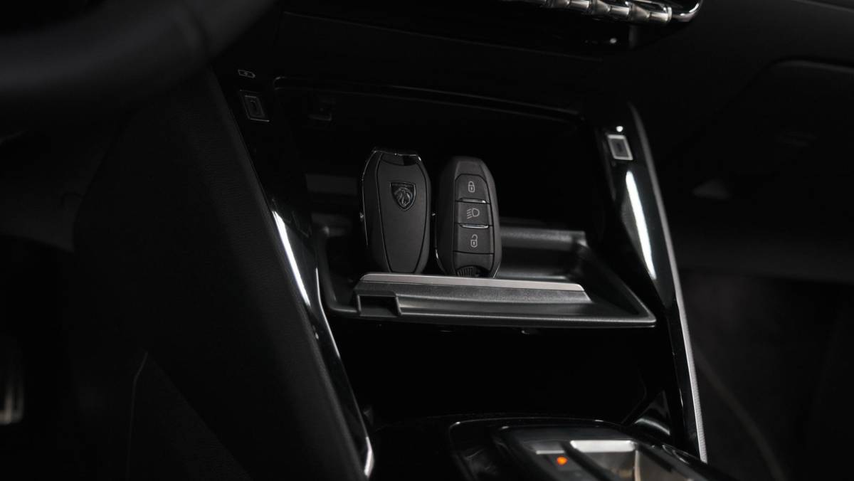 Peugeot 2008 Peugeot 2008 PureTech 130 EAT8 GT | 360 Camera | Adaptieve Cruise Control | Dodehoekdetectie | Apple Carplay