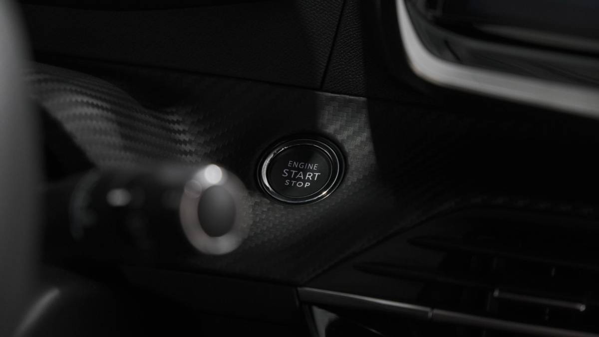 Peugeot 2008 Peugeot 2008 PureTech 130 EAT8 GT | 360 Camera | Adaptieve Cruise Control | Dodehoekdetectie | Apple Carplay