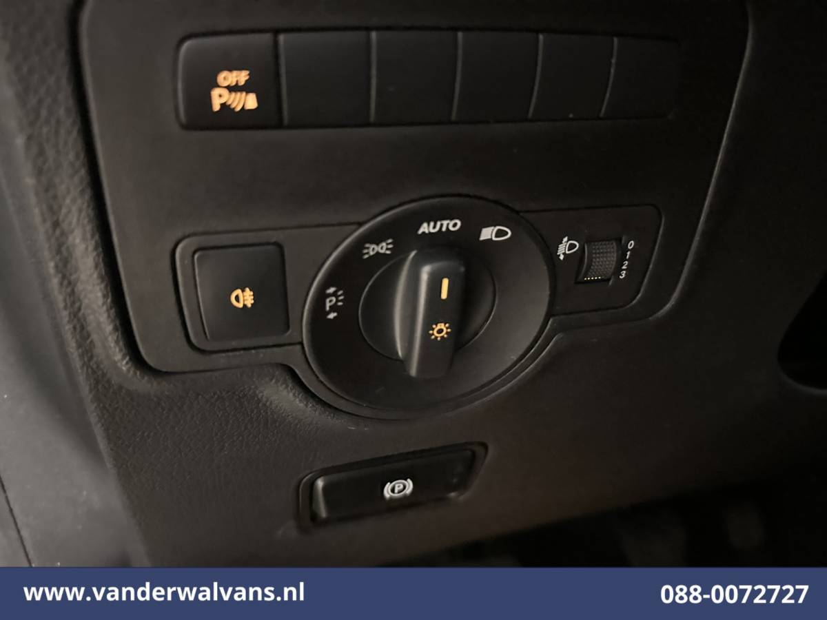 Mercedes-Benz Vito Mercedes-Benz Vito 114 CDI 136pk L2H1 Euro6  Airco | Camera | Apple Carplay | Android Auto | Cruisecontrol Parkeersensoren