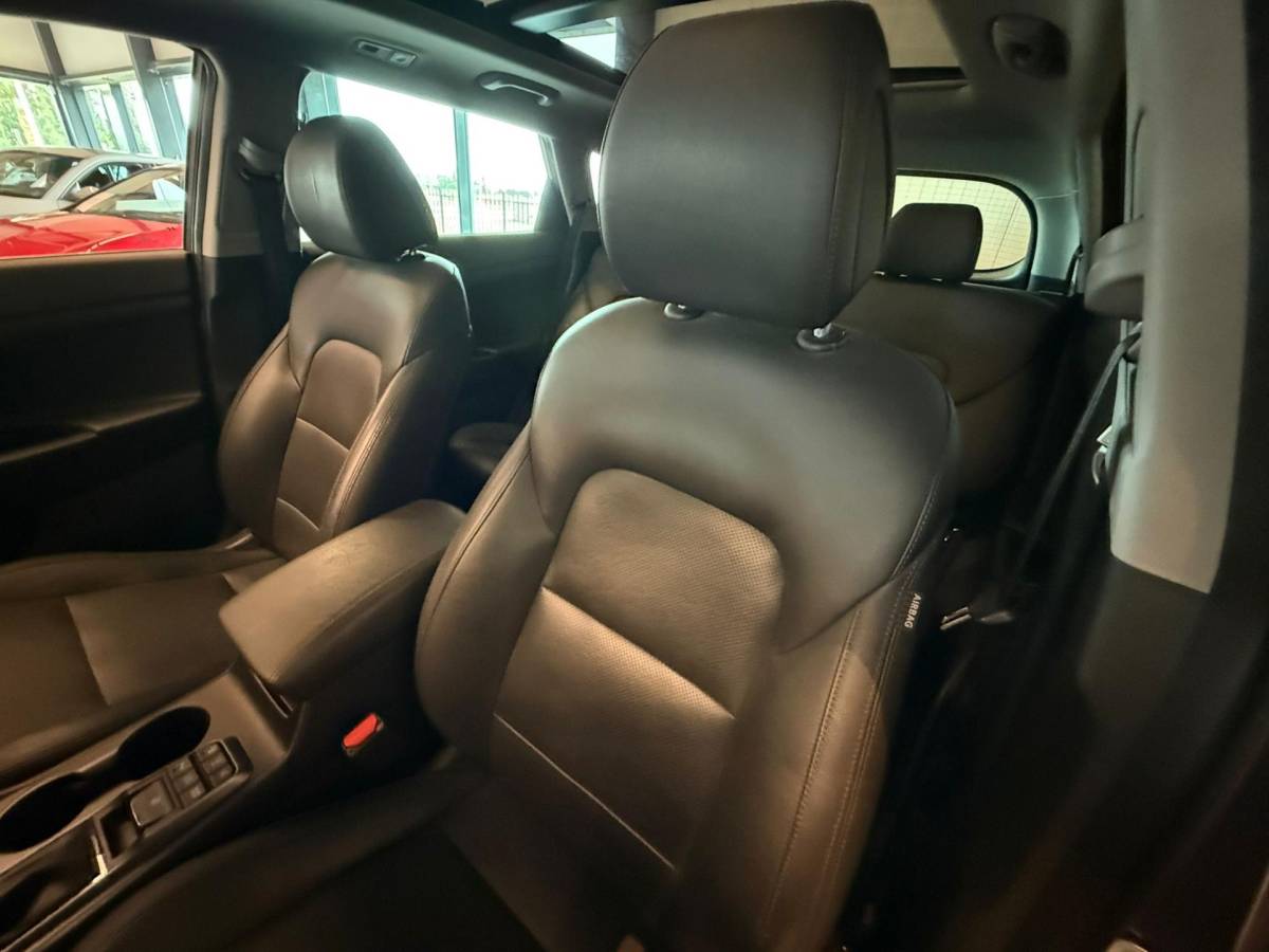 Hyundai Tucson Hyundai Tucson 1.6 T-GDi 4WD AUTOMAAT PREMIUM-uitv/CLIMA AIRCO/PANORAMADAK/CRUISECONTROL/LEDEREN BEKLEDING/TREKHAAK/XENON/NAVI/NAP