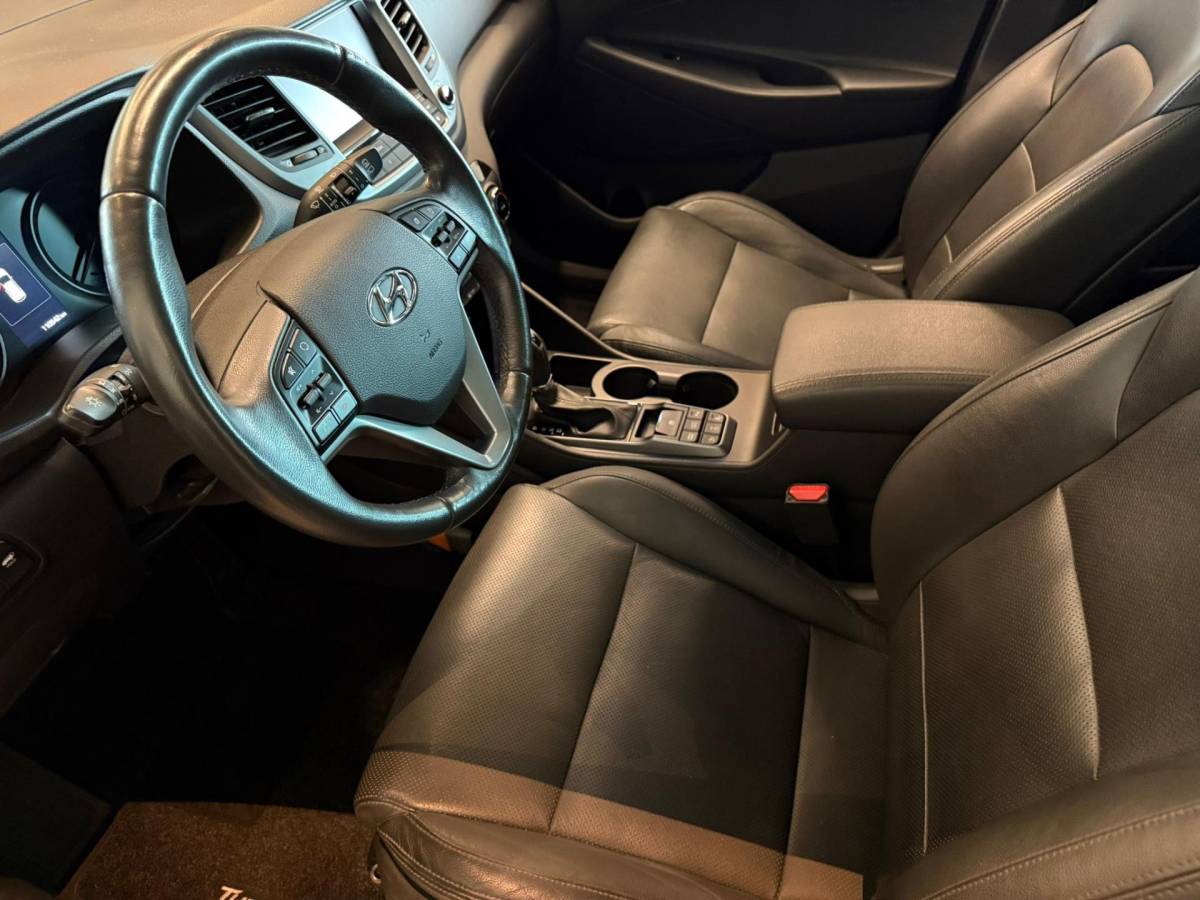 Hyundai Tucson Hyundai Tucson 1.6 T-GDi 4WD AUTOMAAT PREMIUM-uitv/CLIMA AIRCO/PANORAMADAK/CRUISECONTROL/LEDEREN BEKLEDING/TREKHAAK/XENON/NAVI/NAP